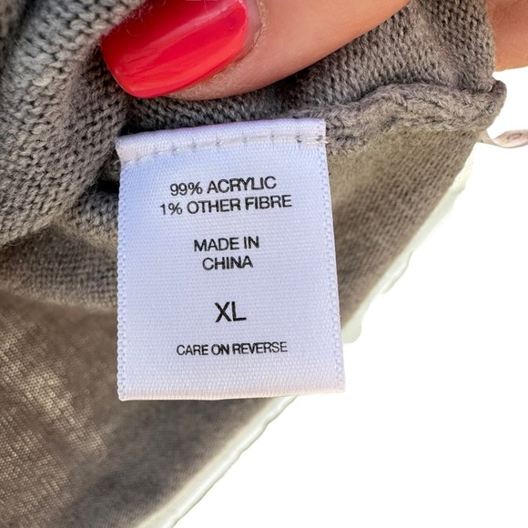 New York & Co - grey argyle deep v-neck sweater, sizeXL - Picture 7 of 9